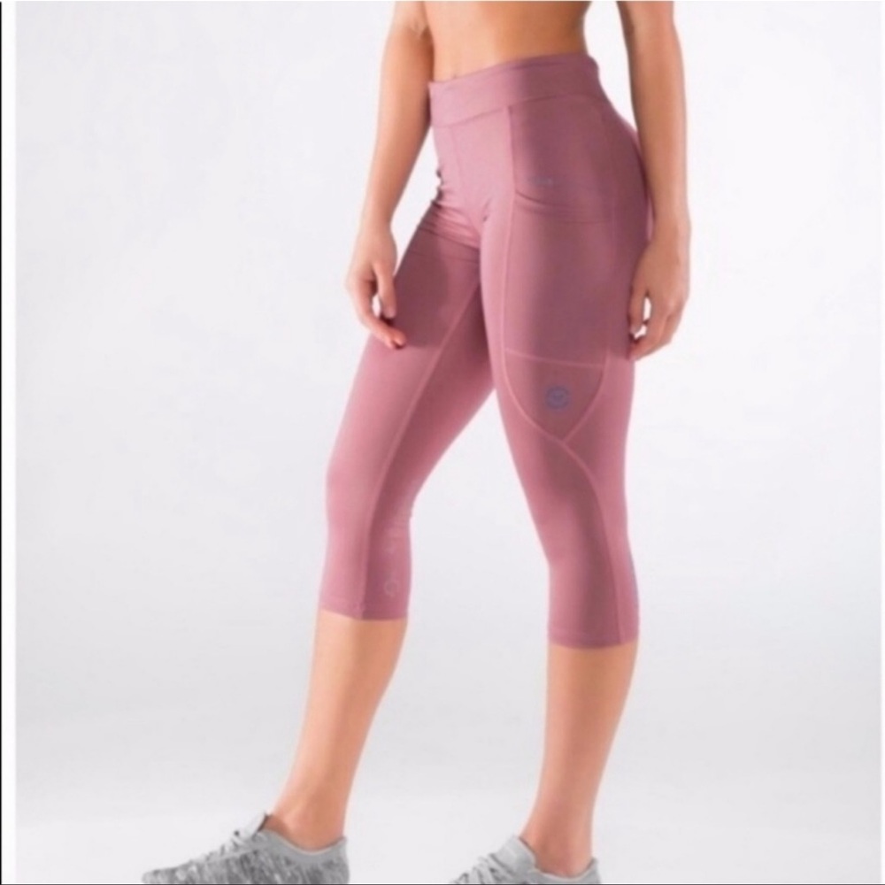 Virus Performance Women’s Cool Jade™ Crop Compression athletic Pants violet M